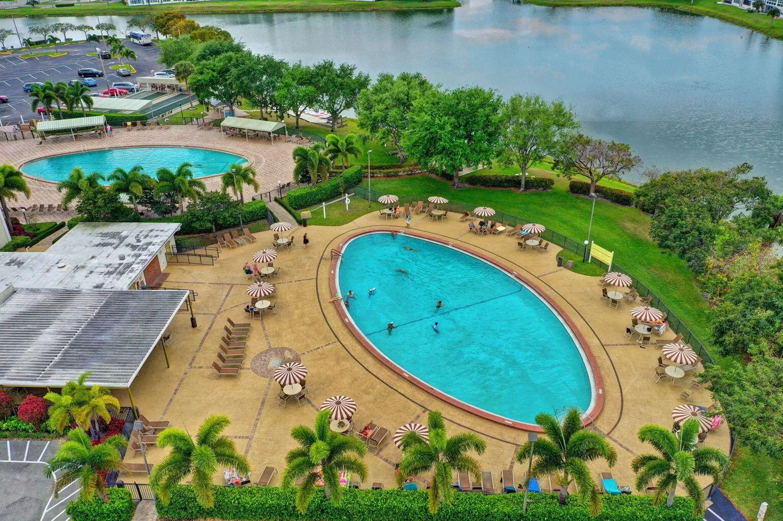 200 Berkshire J, West Palm Beach, FL 33417 photo 5