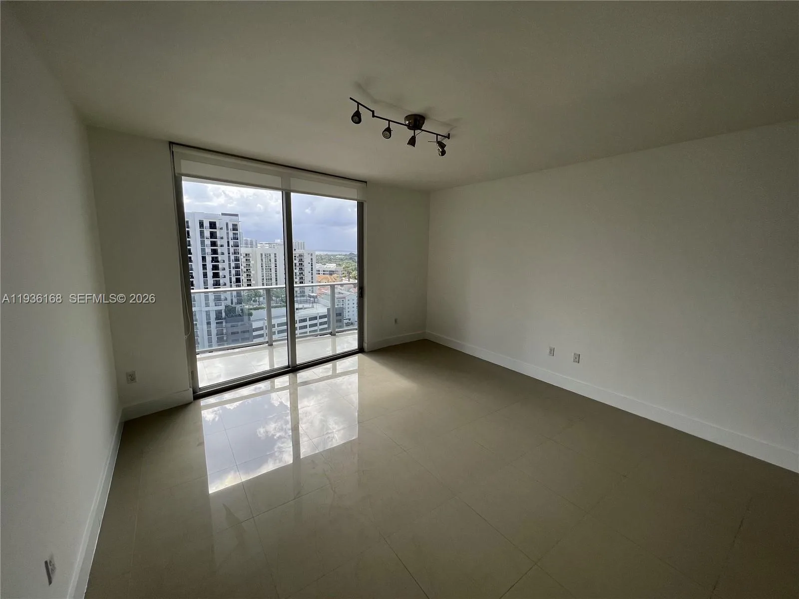 1010 SW 2nd Ave # 1702, Miami, FL 33130 photo 3