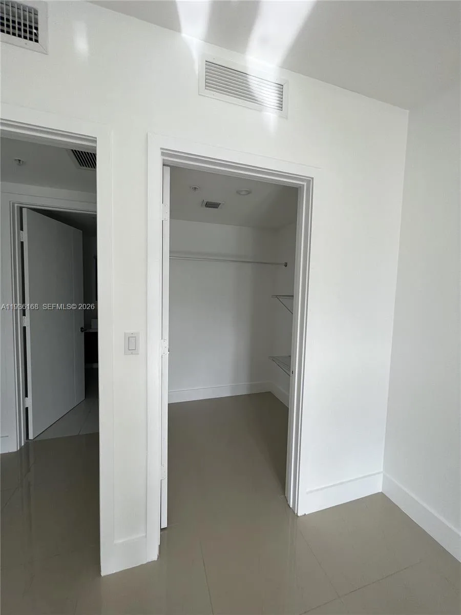 1010 SW 2nd Ave # 1702, Miami, FL 33130 photo 5