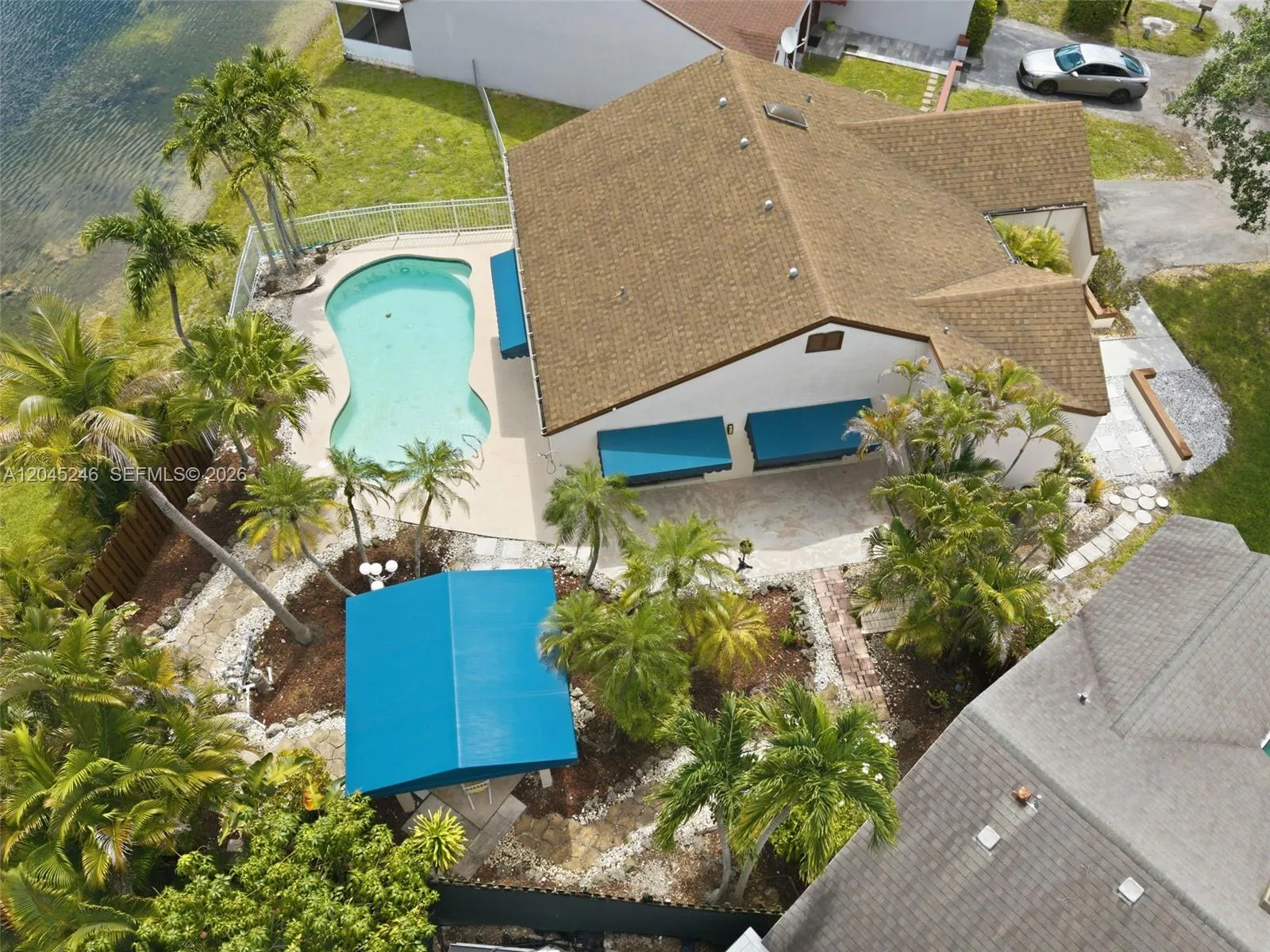 8165 NW 187th Ter, Hialeah, FL 33015 photo 2