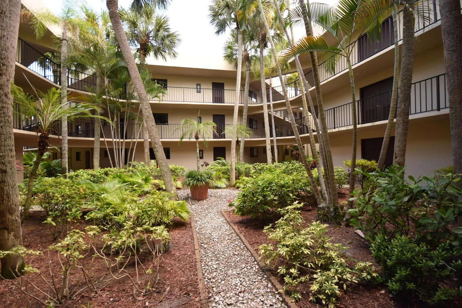 5220 Las Verdes Circle # 220, Delray Beach, FL 33484
