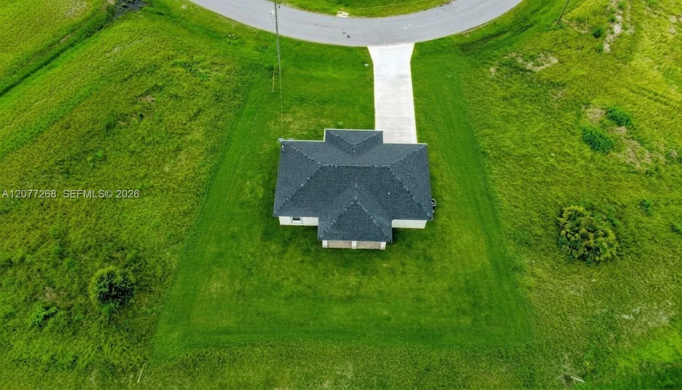 9019 E Crow Cir, La Belle, FL 33935 photo 3