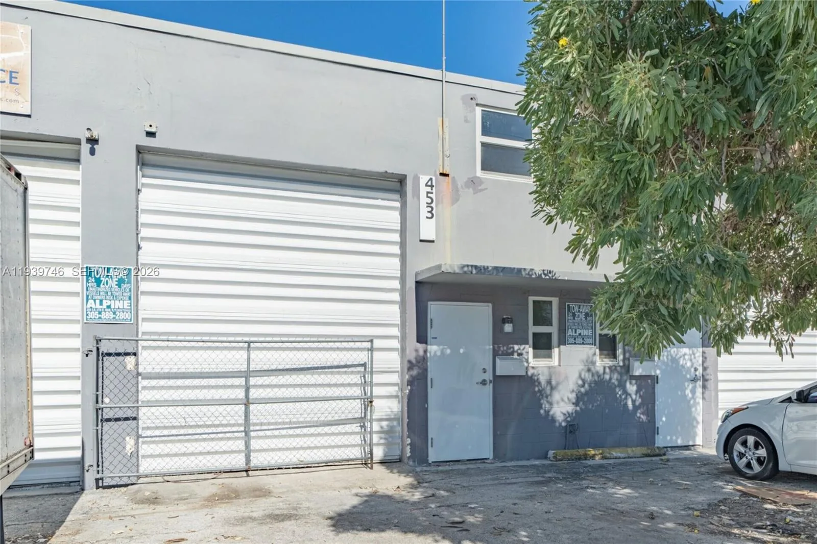 453 W 28th St, Hialeah, FL 33010