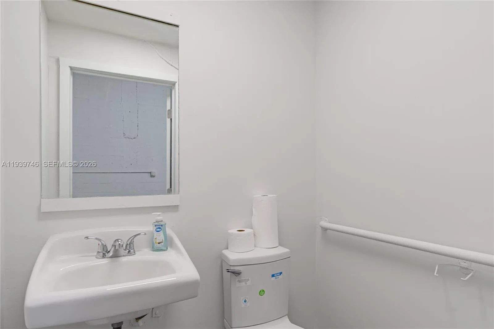 453 W 28th St, Hialeah, FL 33010 photo 5