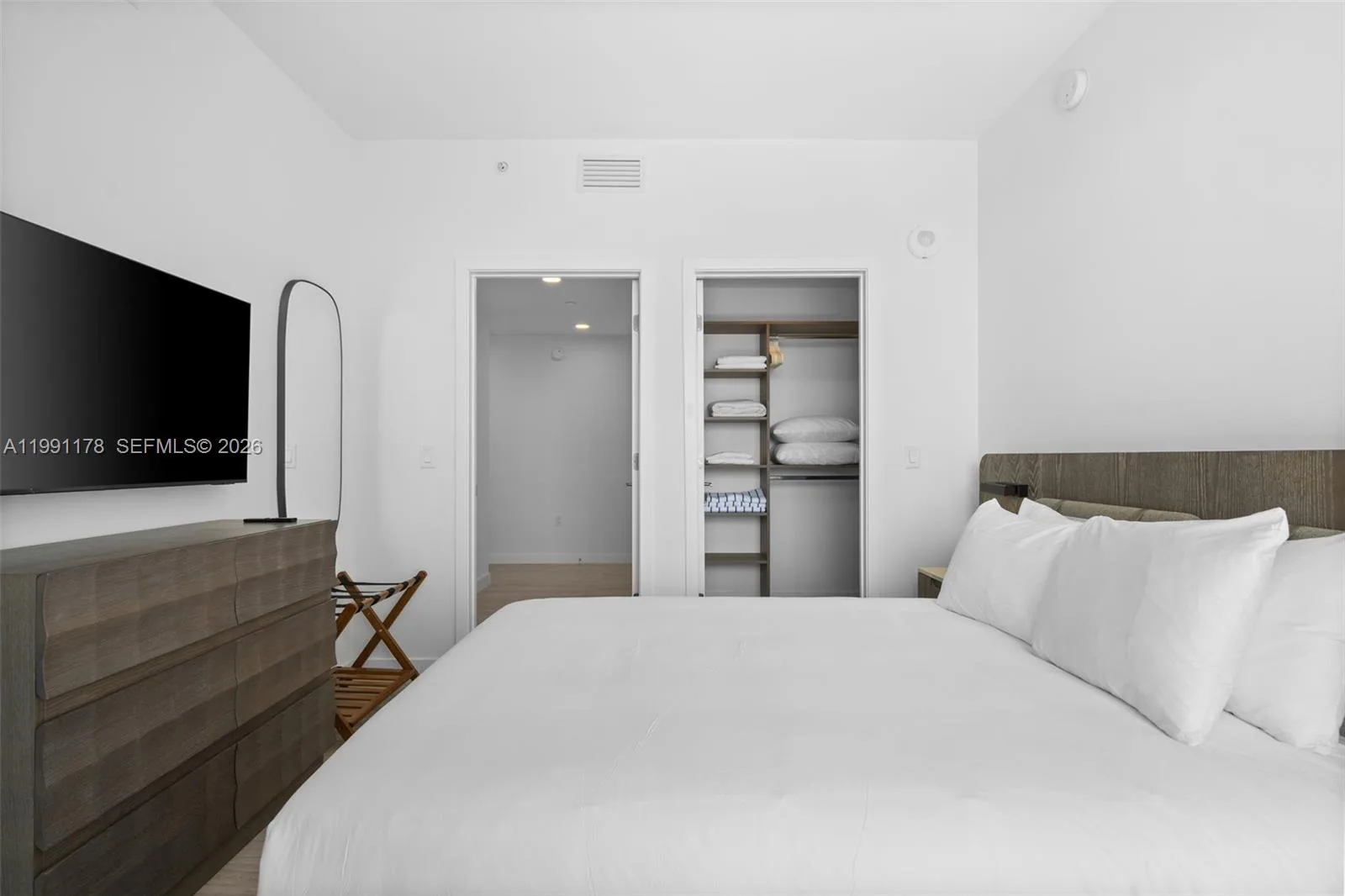 580 72nd St # 1402, Miami Beach, FL 33141 photo 11