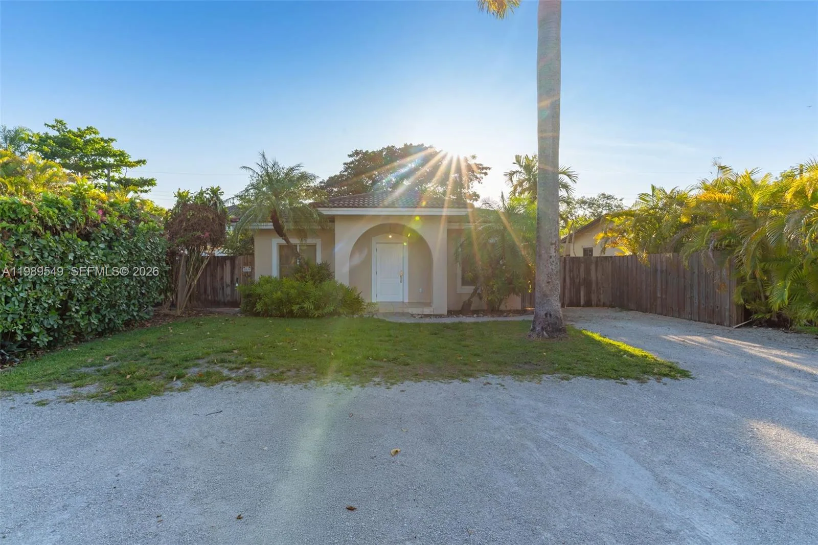 7048 SW 83rd Ct, Miami, FL 33143