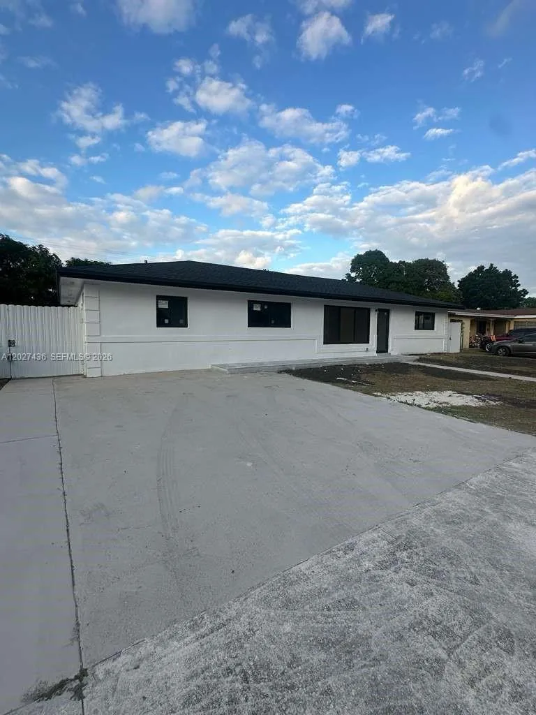 2041 NW 190th Ter, Miami Gardens, FL 33056