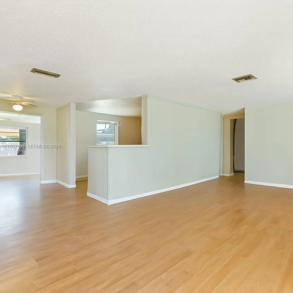 5721 65TH AVE N, Other City - In The State Of Florida, FL 33781 photo 4