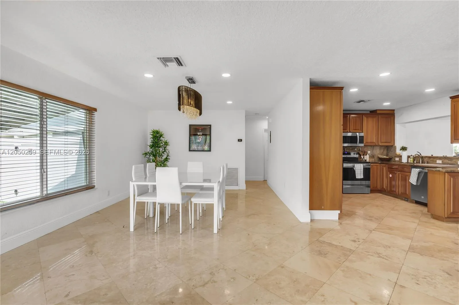 2424 NE 18th Ave, Wilton Manors, FL 33305 photo 2