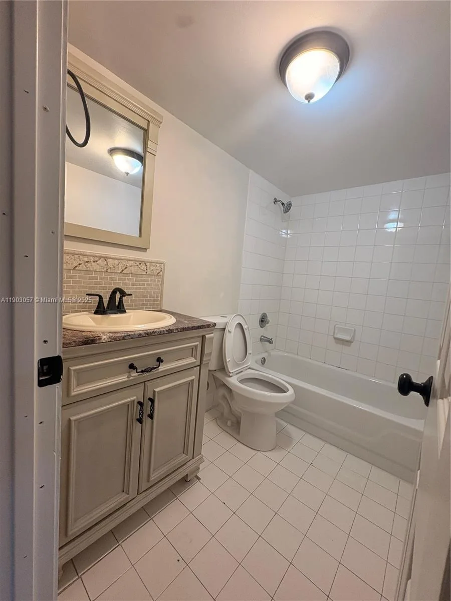 18850 NW 57th Ave # 306, Hialeah, FL 33015 photo 10