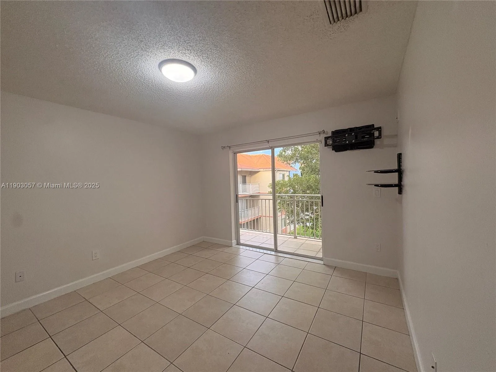 18850 NW 57th Ave # 306, Hialeah, FL 33015 photo 6