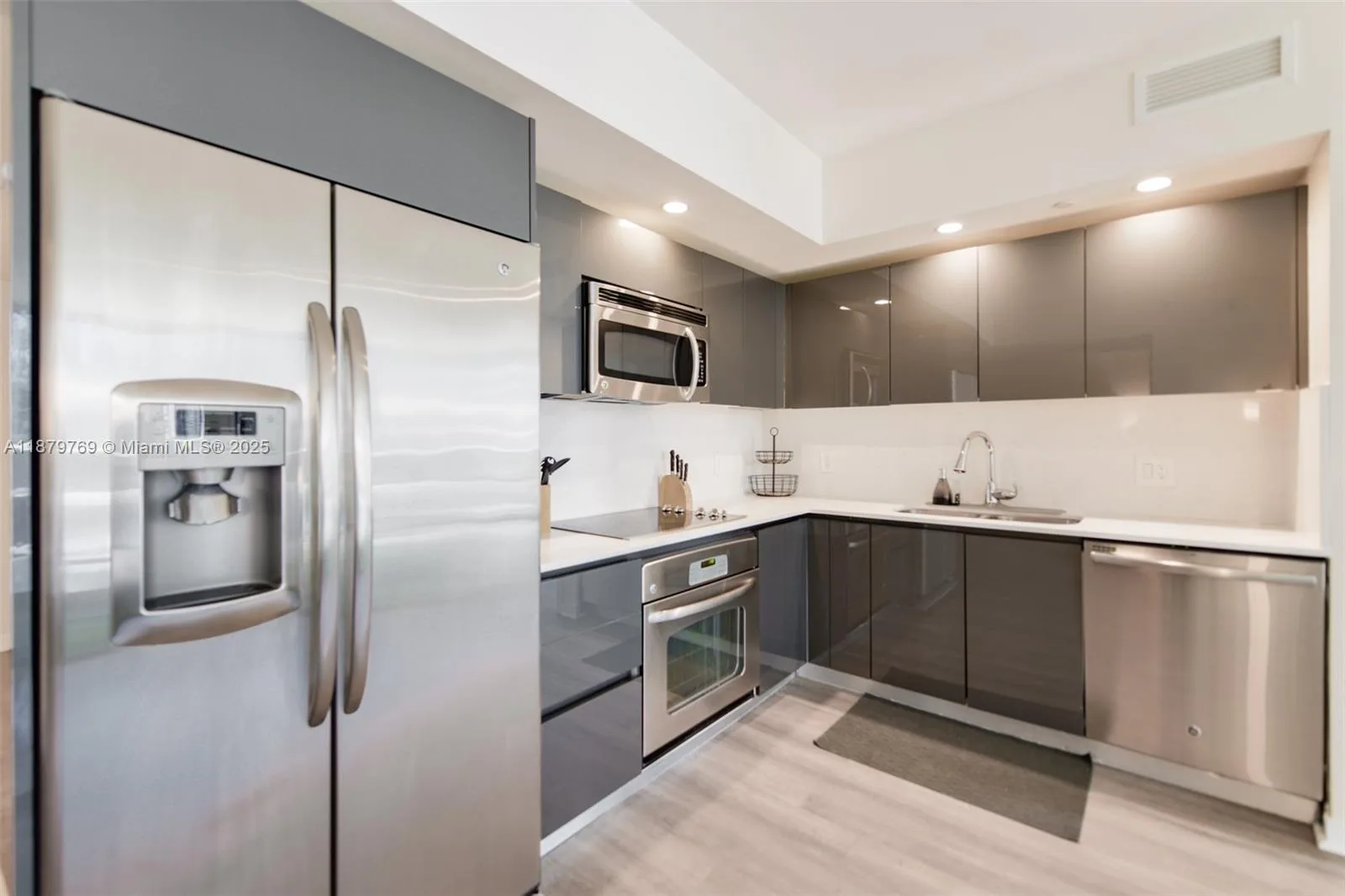 31 SE 6th St # 1807, Miami, FL 33131 photo 11