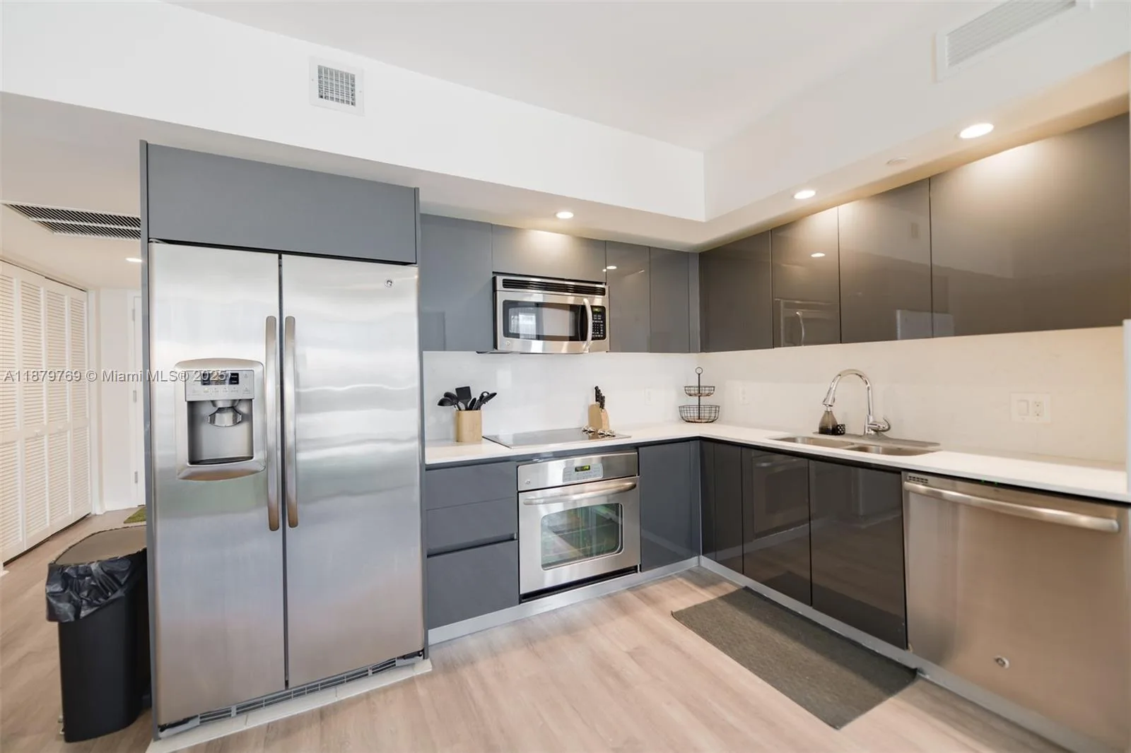 31 SE 6th St # 1807, Miami, FL 33131 photo 12