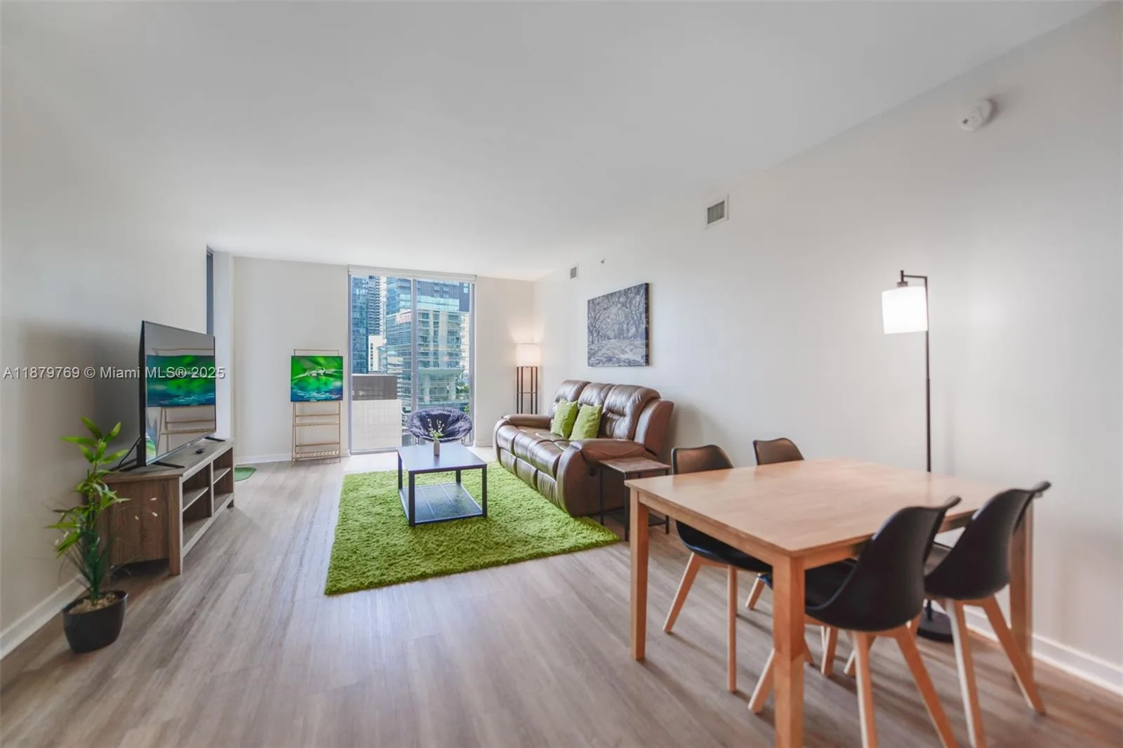 31 SE 6th St # 1807, Miami, FL 33131 photo 3