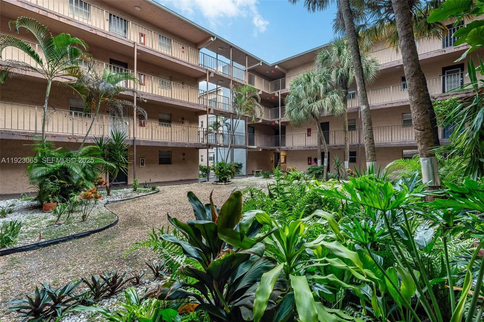 2840 Somerset Dr # 207M, Lauderdale Lakes, FL 33311 photo 2