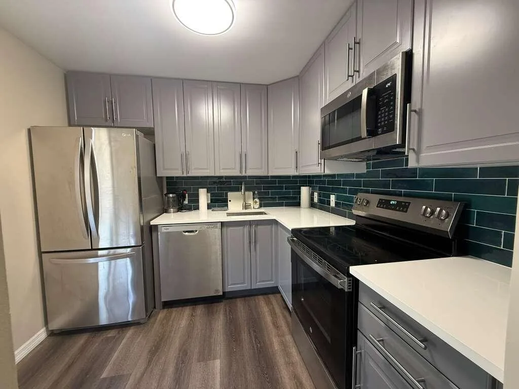 3301 N Country Club Drive # 209, Aventura, FL 33180