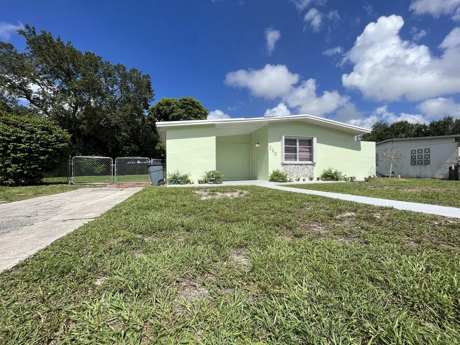 285 SE Abeto Lane, Port St. Lucie, FL 34983 photo 2