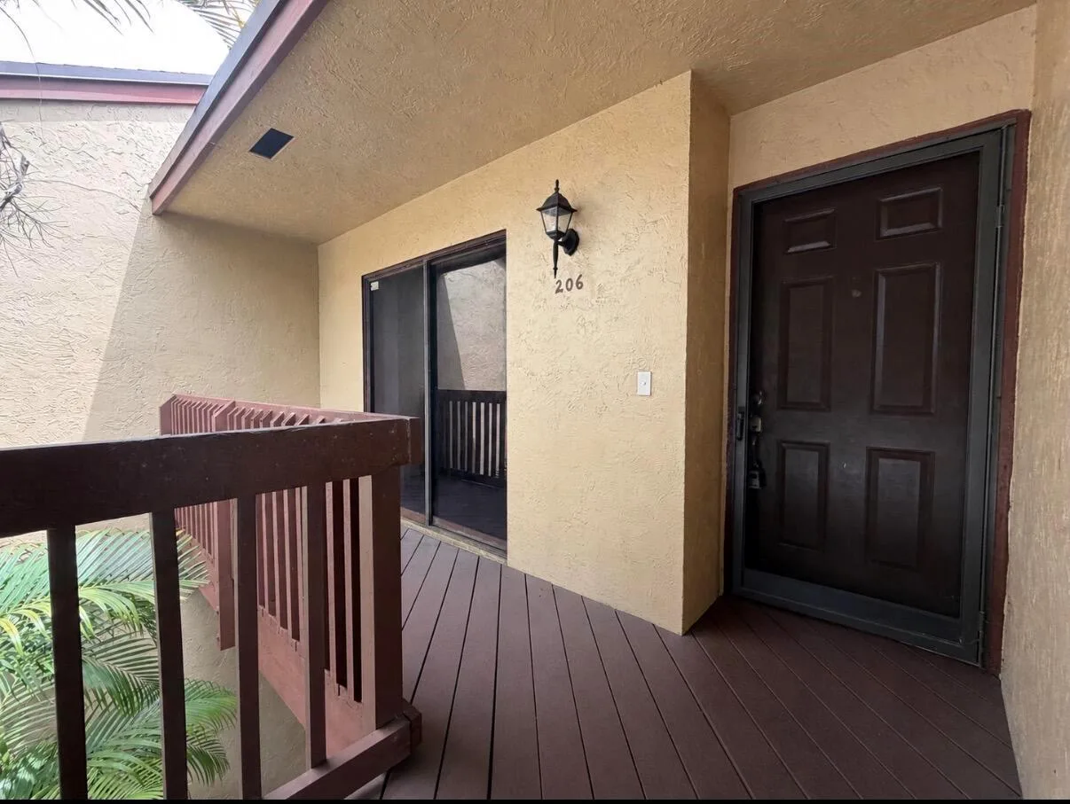 206 Lakeview Drive E, Royal Palm Beach, FL 33411