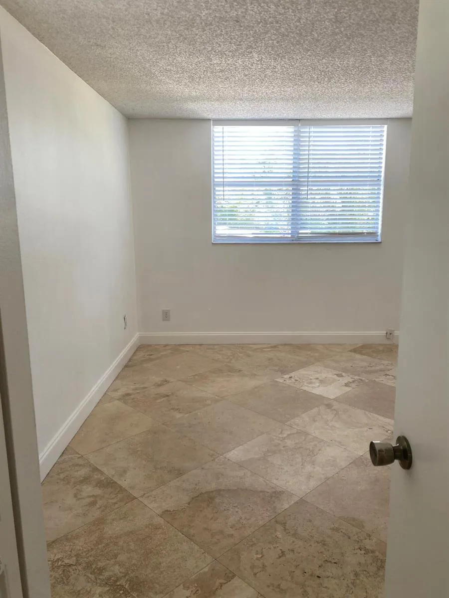 2840 Somerset Drive # 105 M, Lauderdale Lakes, FL 33311