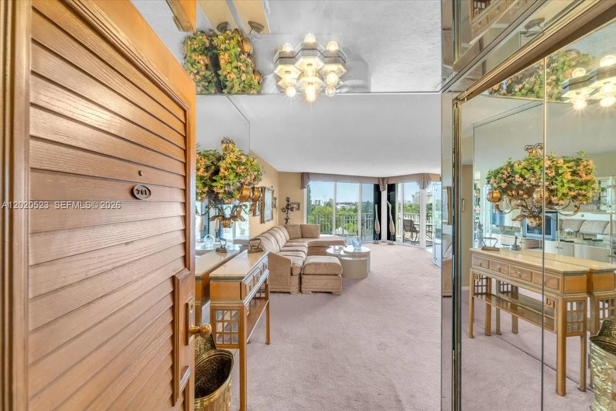 1000 Quayside Ter # 701, Miami, FL 33138