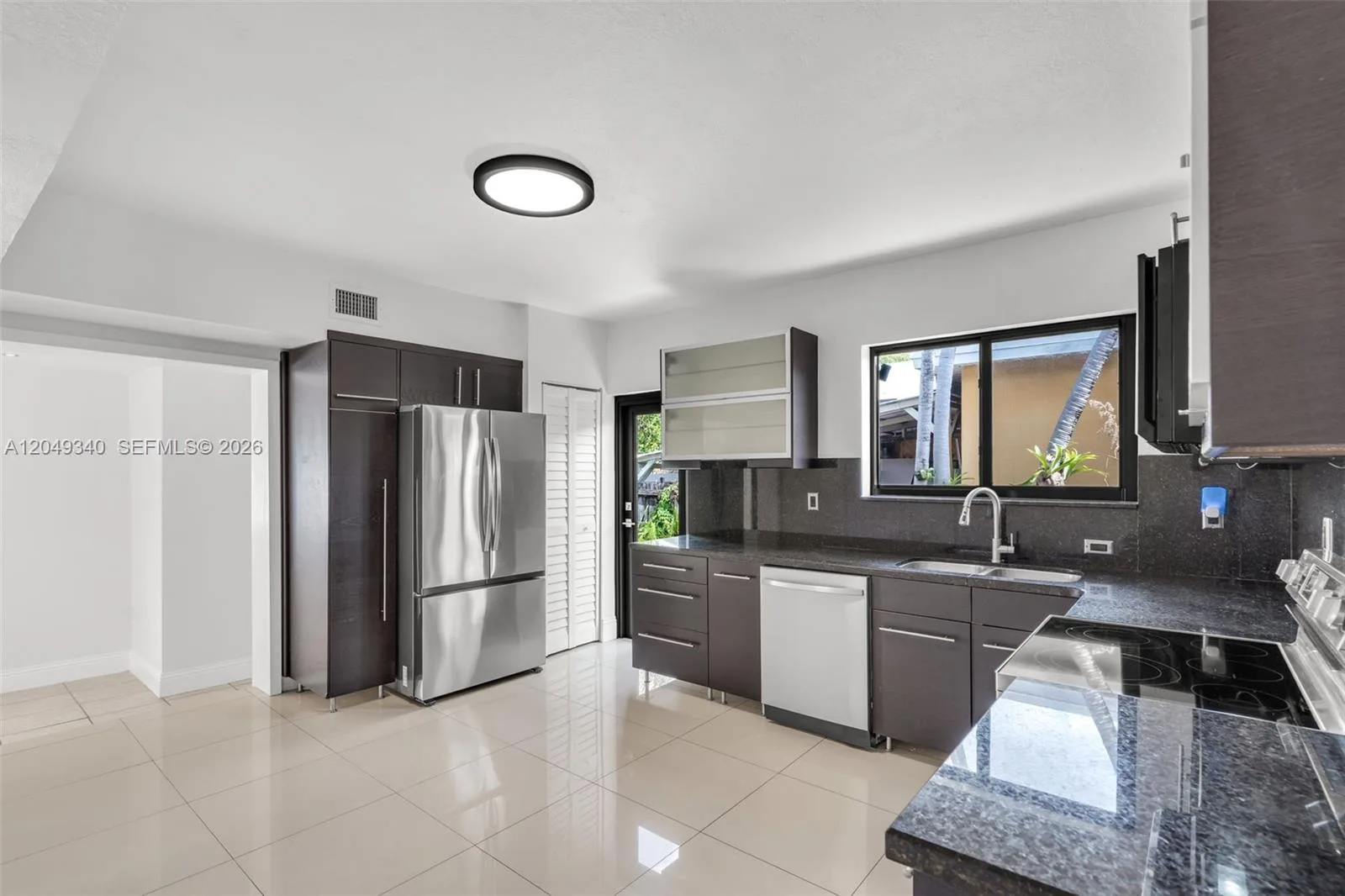 944 SW 10th Avenue, Miami, FL 33130 photo 5