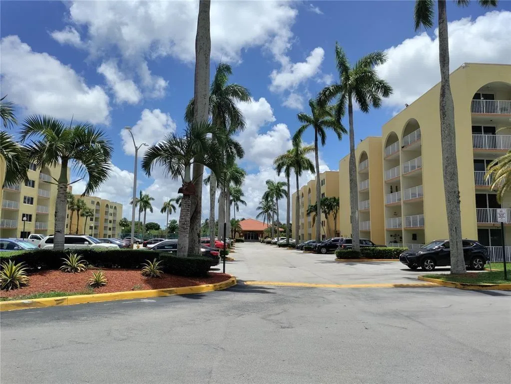 7000 NW 186th Street # 4-325, Hialeah, FL 33015