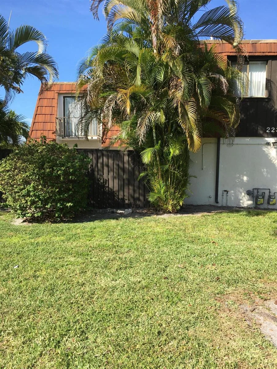 2233 White Pine Circle # D, FL 33415