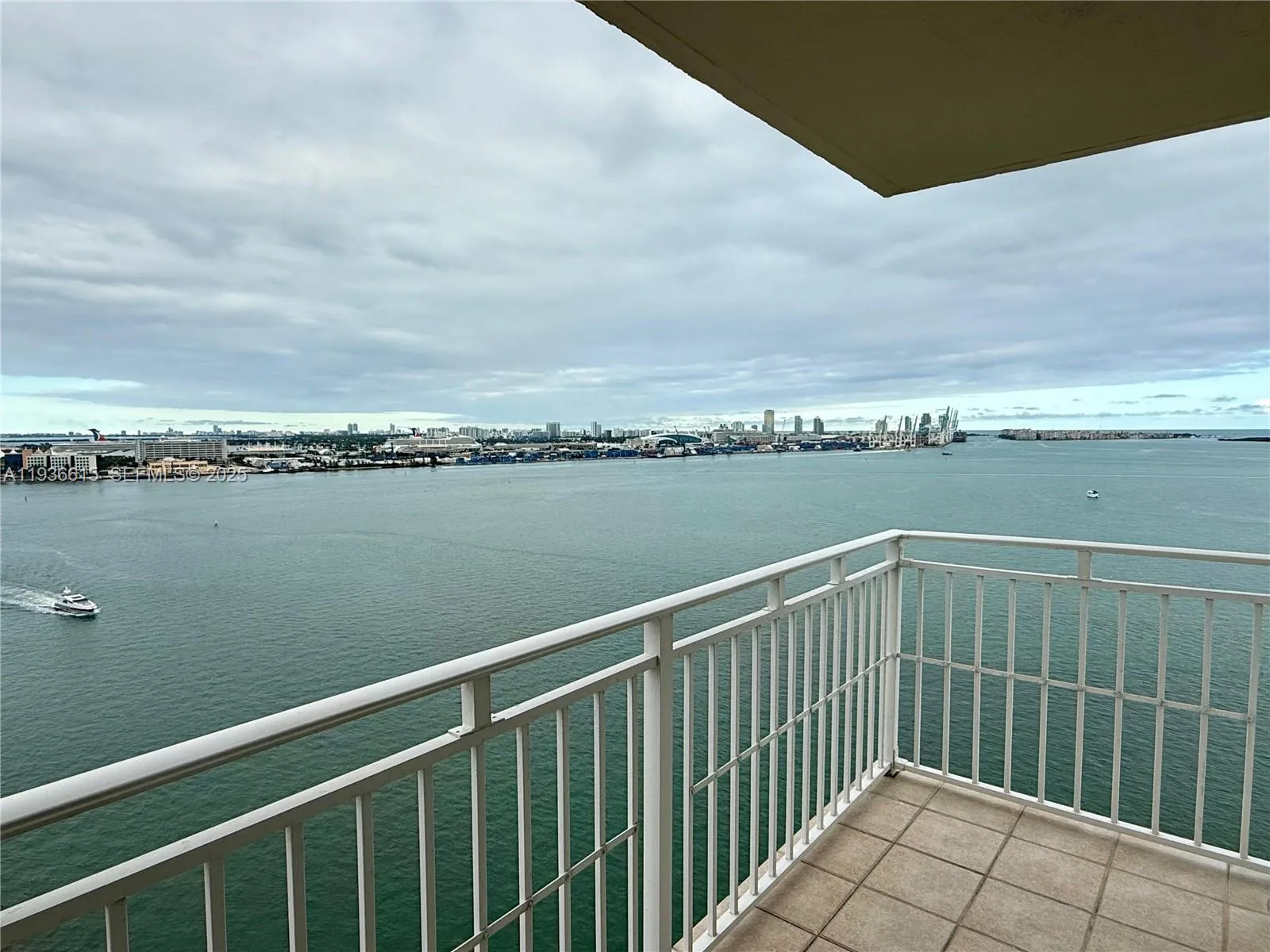 770 Claughton Island Dr # PH-15, Miami, FL 33131