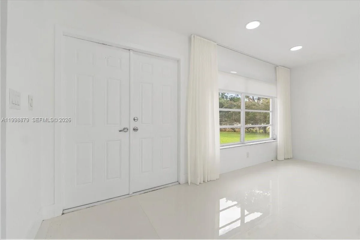 1910 NW 36th St, Oakland Park, FL 33309 photo 10