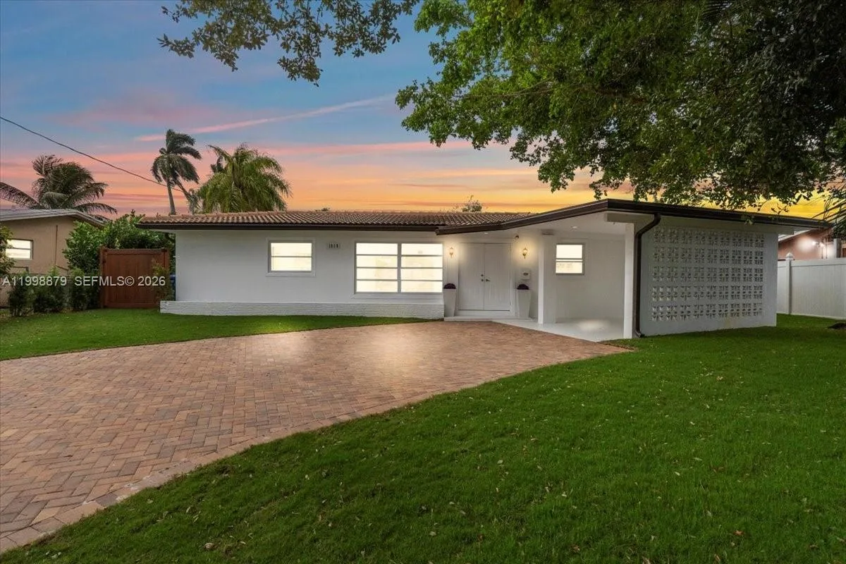 1910 NW 36th St, Oakland Park, FL 33309 photo 2