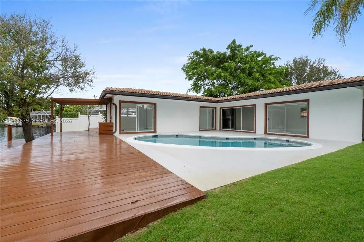 1910 NW 36th St, Oakland Park, FL 33309 photo 3