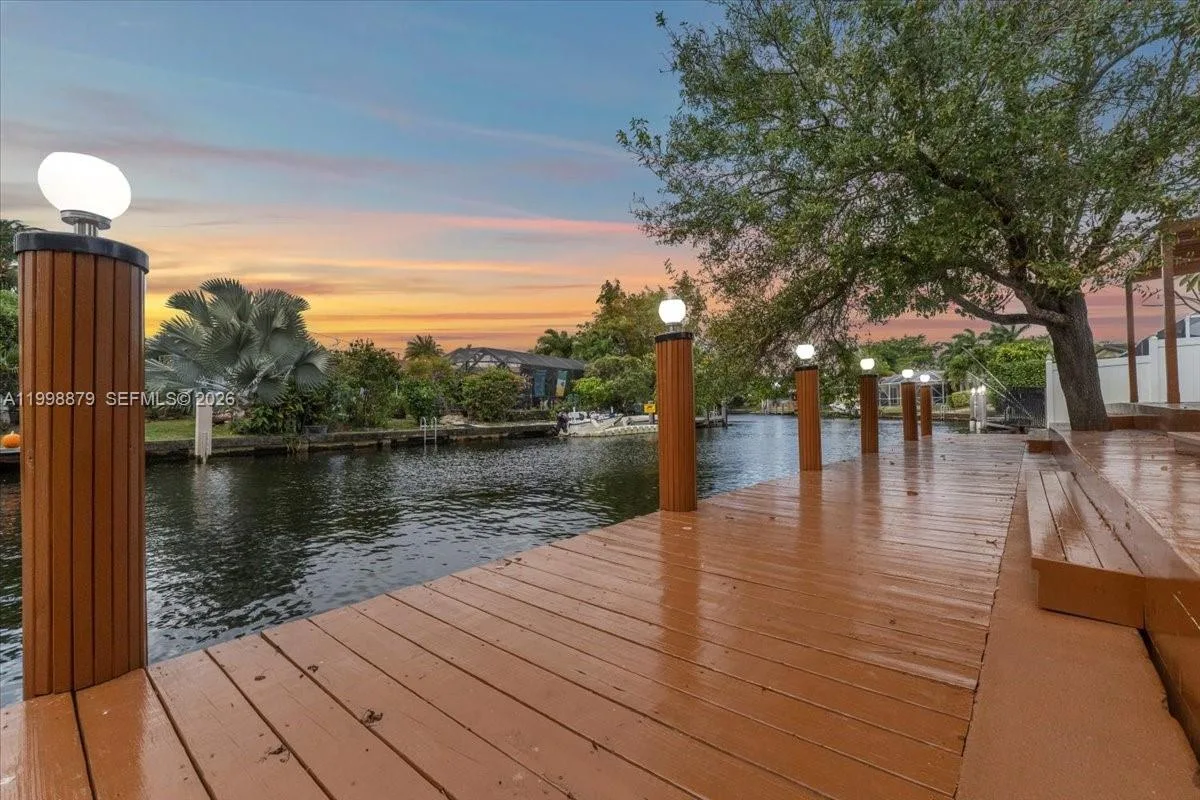 1910 NW 36th St, Oakland Park, FL 33309 photo 4