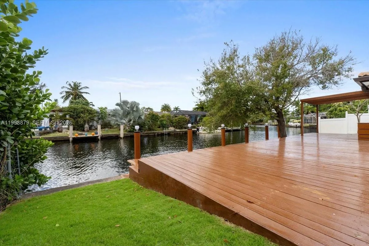 1910 NW 36th St, Oakland Park, FL 33309 photo 5