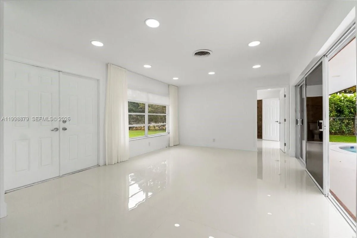 1910 NW 36th St, Oakland Park, FL 33309 photo 9