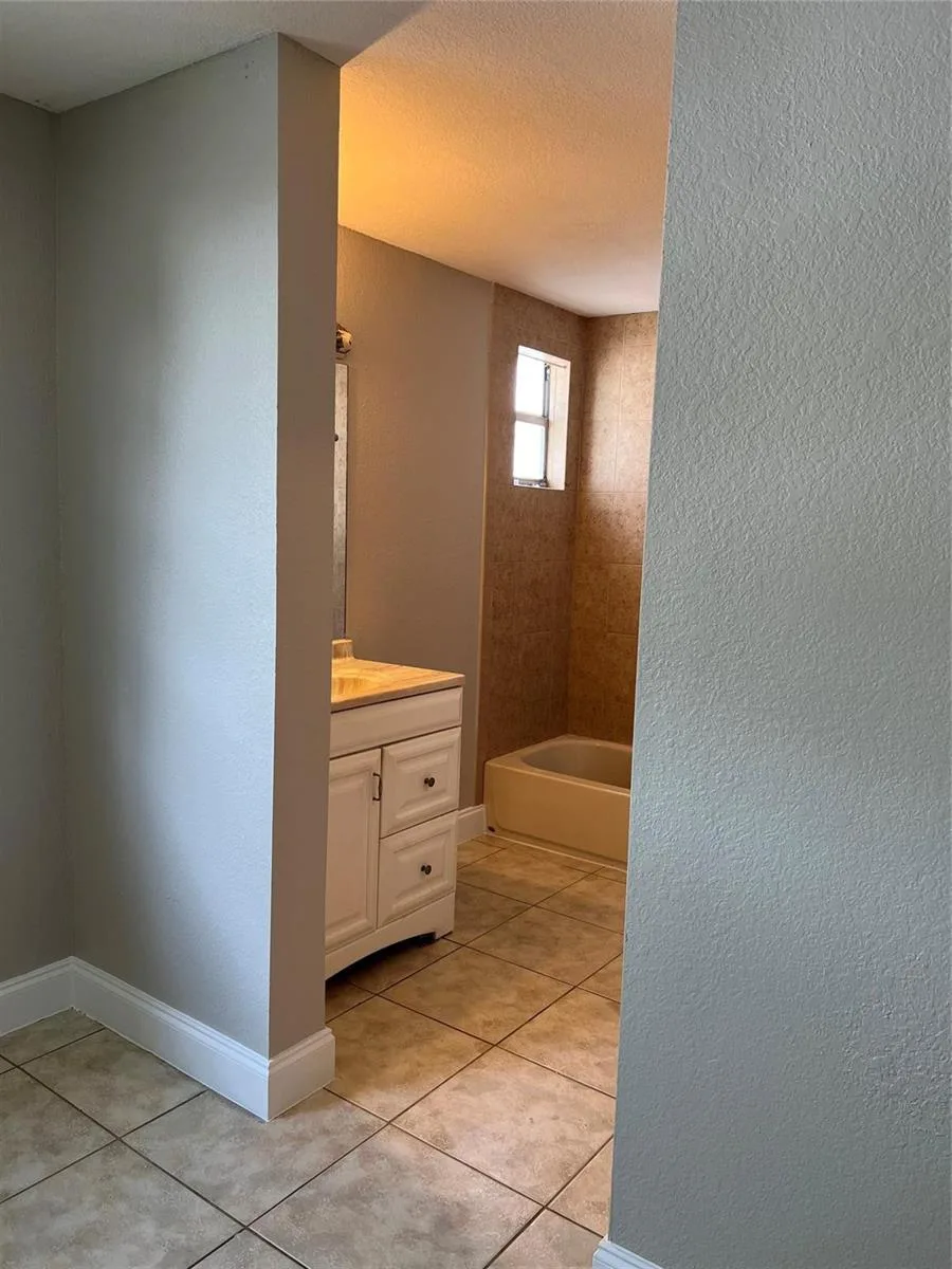 8265 NW 192nd Terrace, Hialeah, FL 33015 photo 10