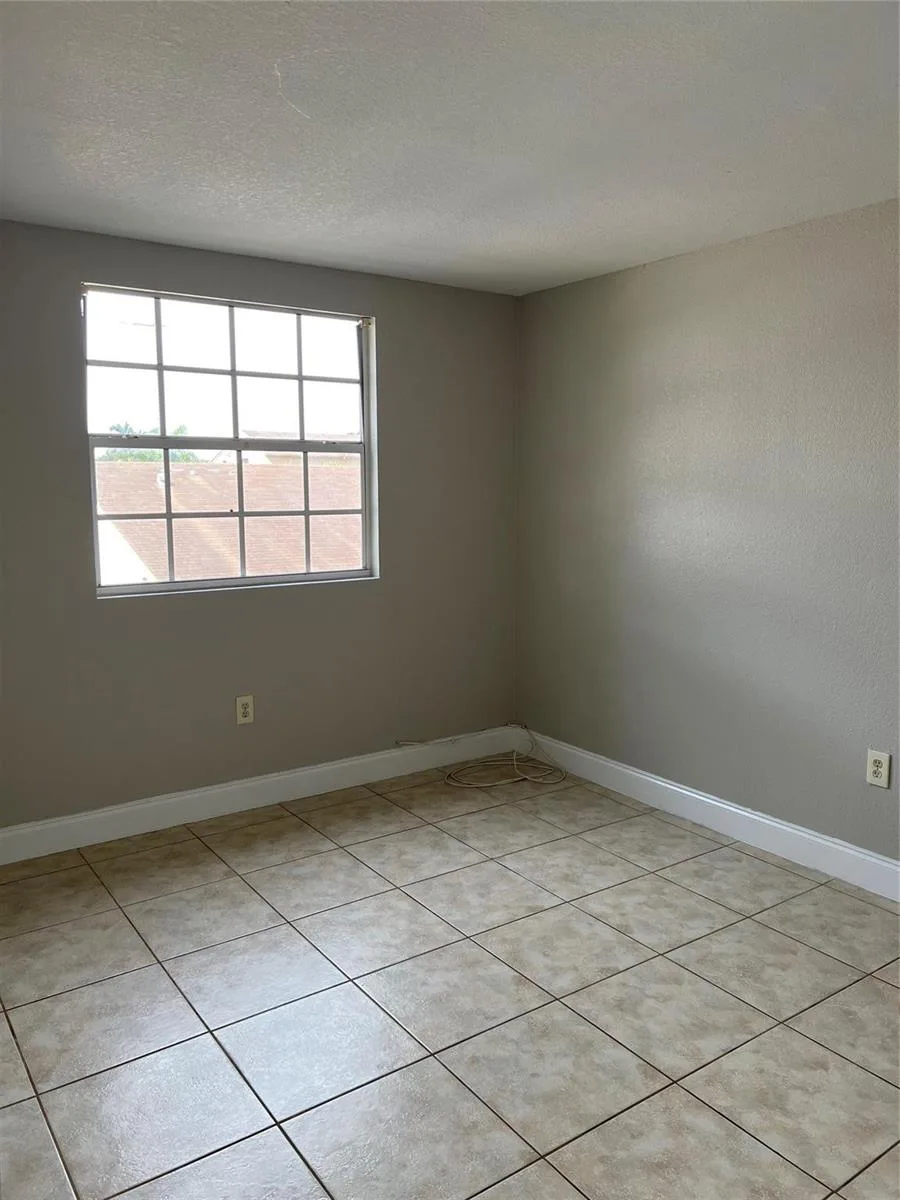 8265 NW 192nd Terrace, Hialeah, FL 33015 photo 12