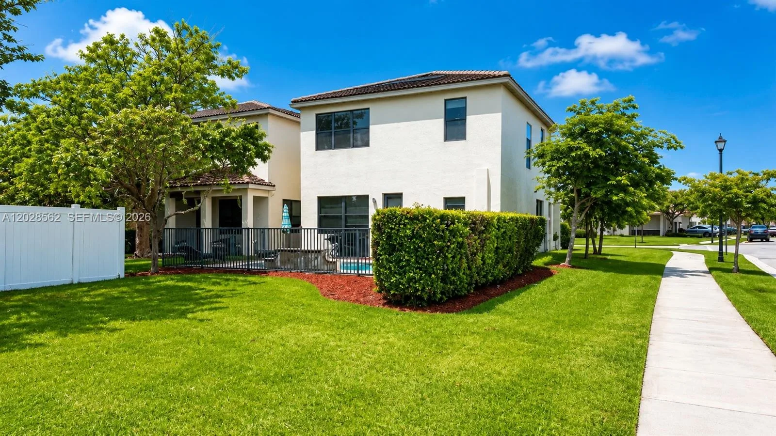 19329 NE 8th Ct, Miami, FL 33179 photo 3