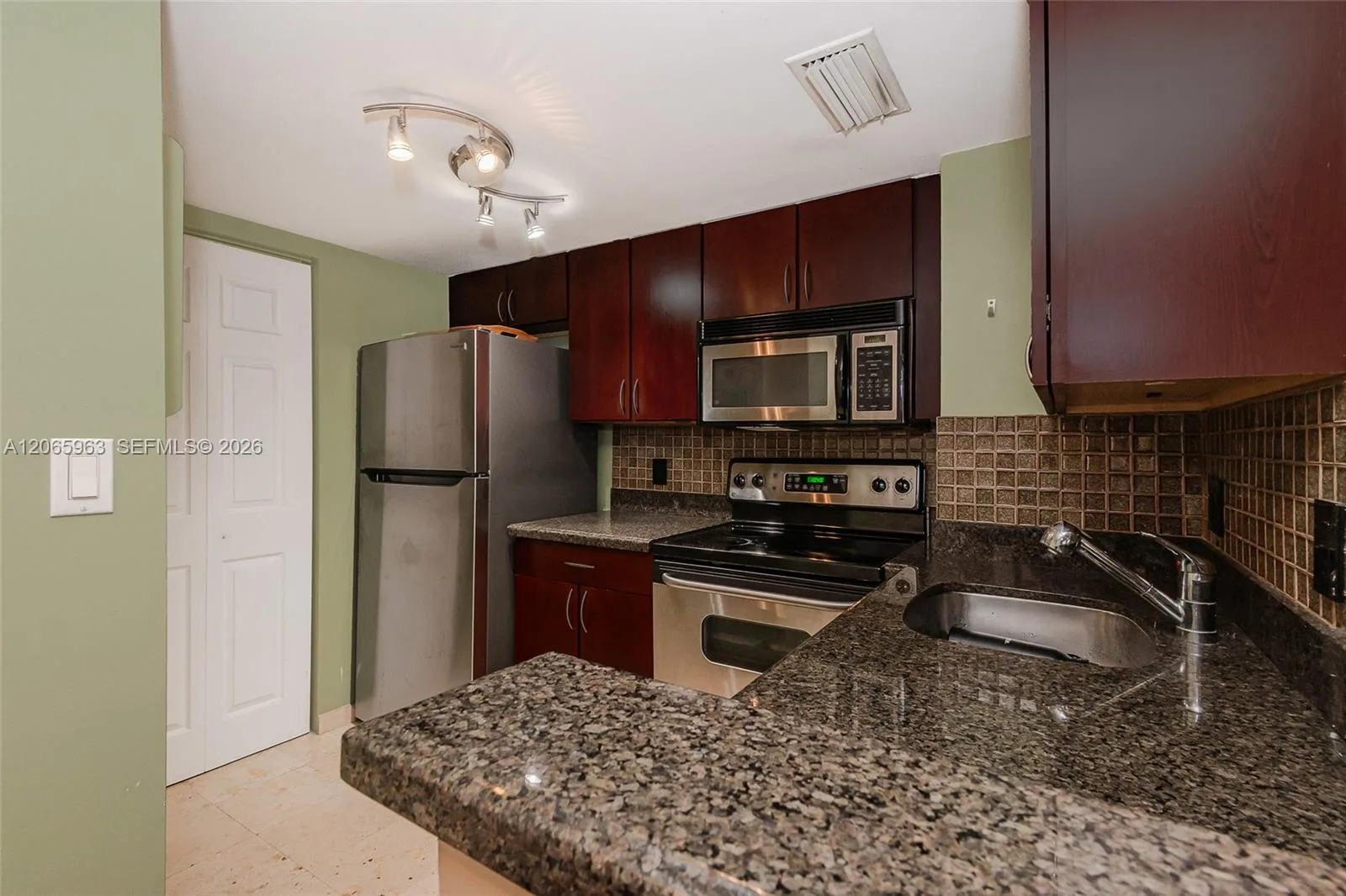 770 Claughton Island Dr # 809, Miami, FL 33131 photo 10