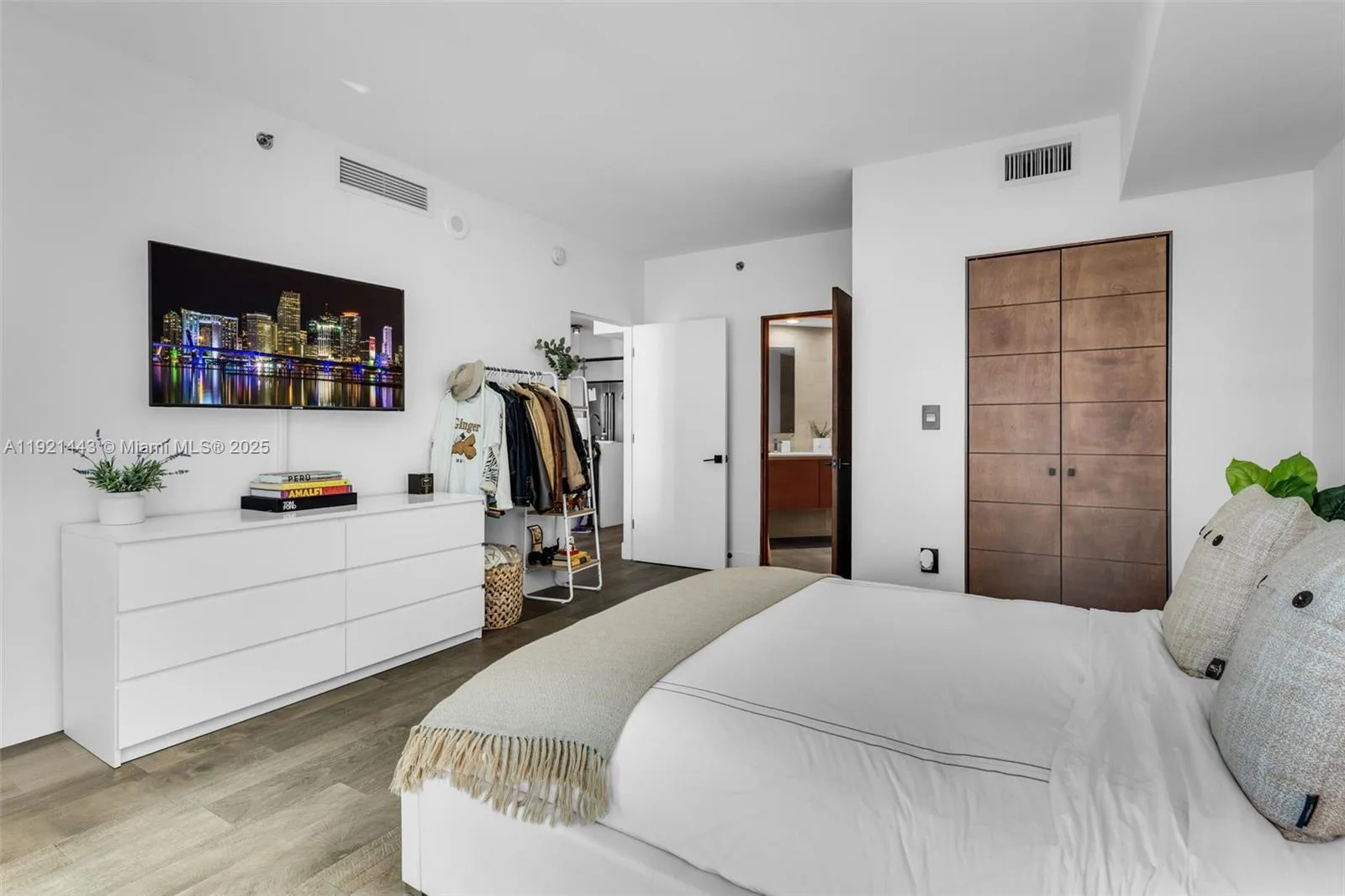 55 SE 6th St # 3007, Miami, FL 33131 photo 10