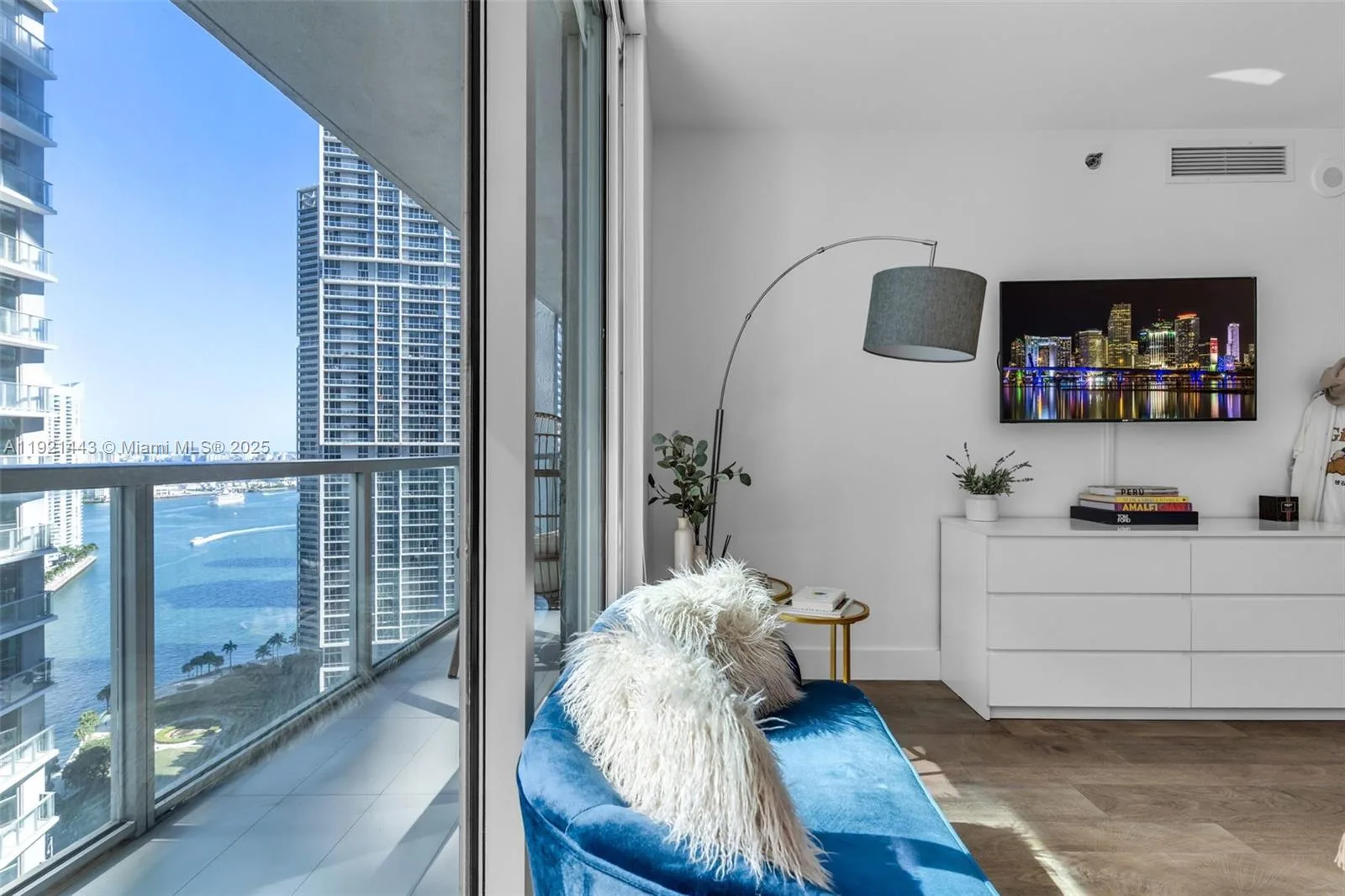 55 SE 6th St # 3007, Miami, FL 33131 photo 12