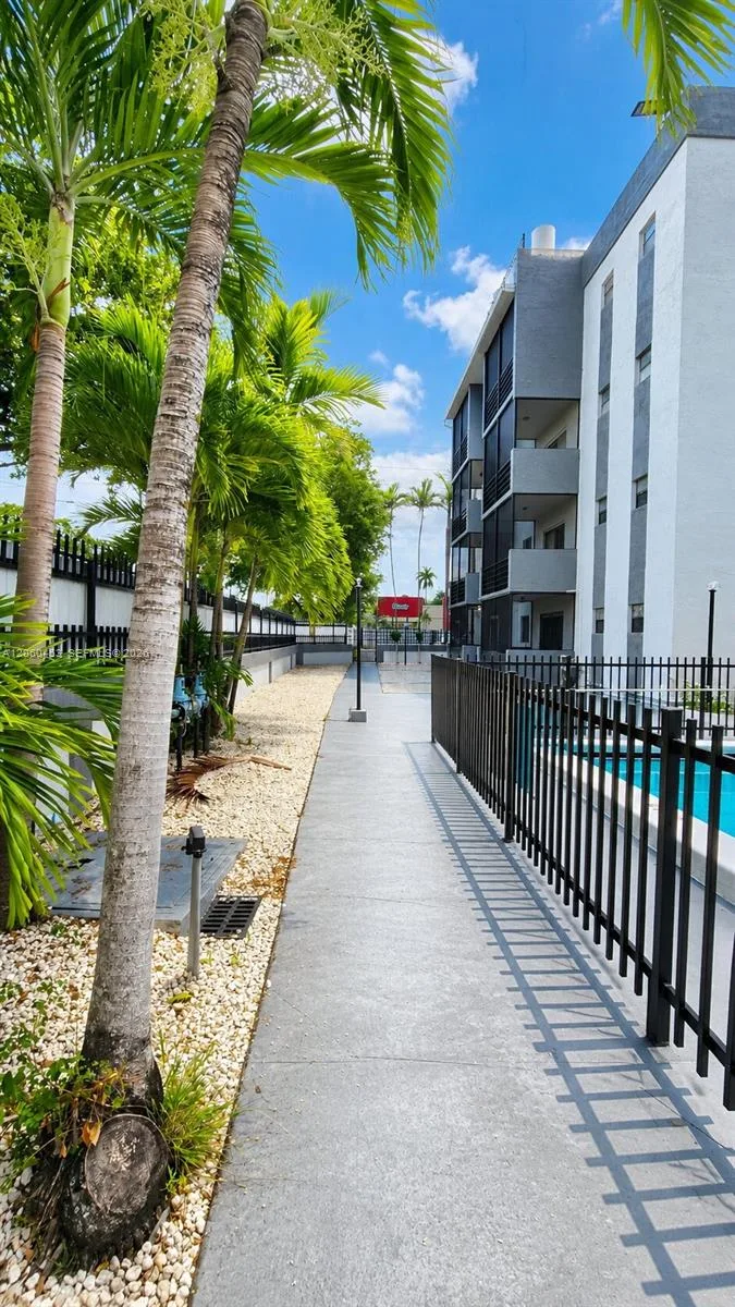 13500 NE 3rd Ct # 416, North Miami, FL 33161 photo 3