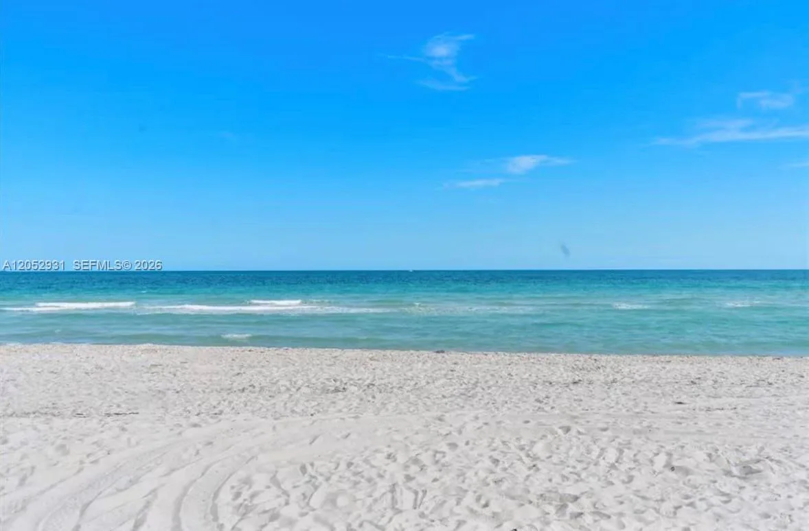 333 Palm St, Hollywood, FL 33019 photo 3