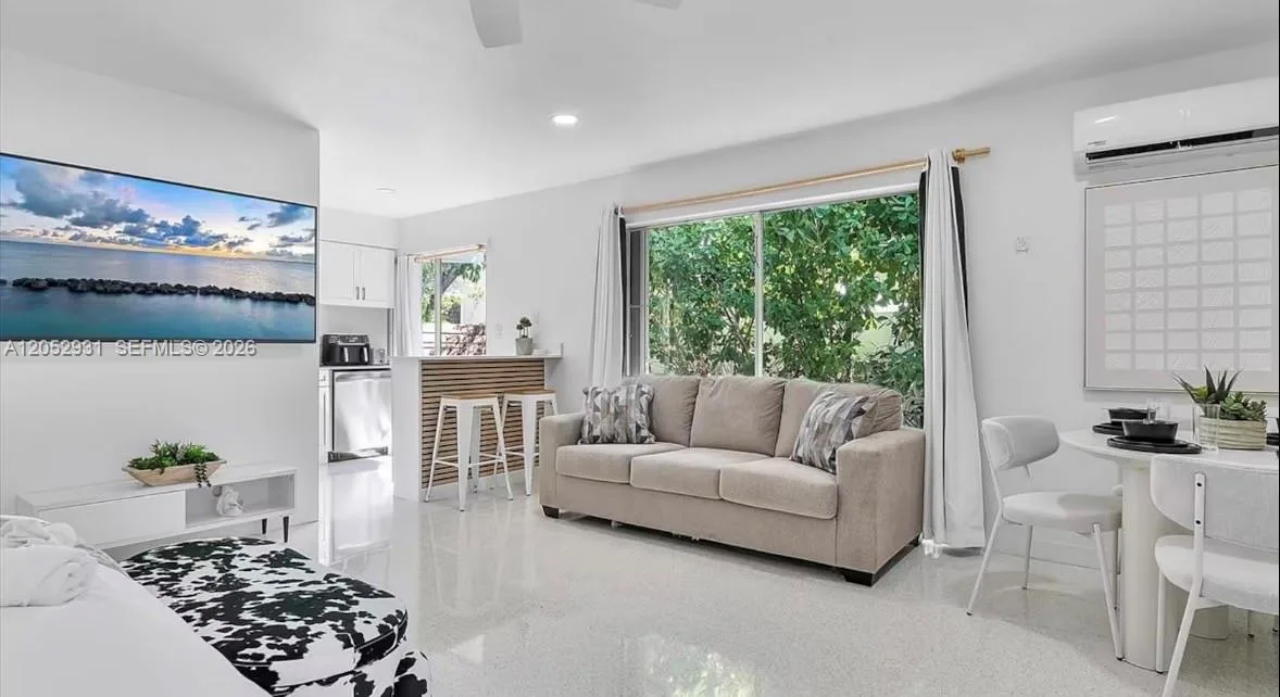 333 Palm St, Hollywood, FL 33019 photo 5