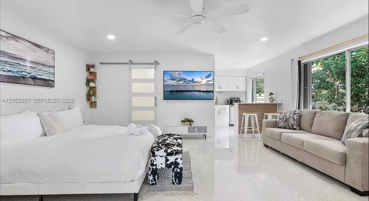 333 Palm St, Hollywood, FL 33019 photo 6