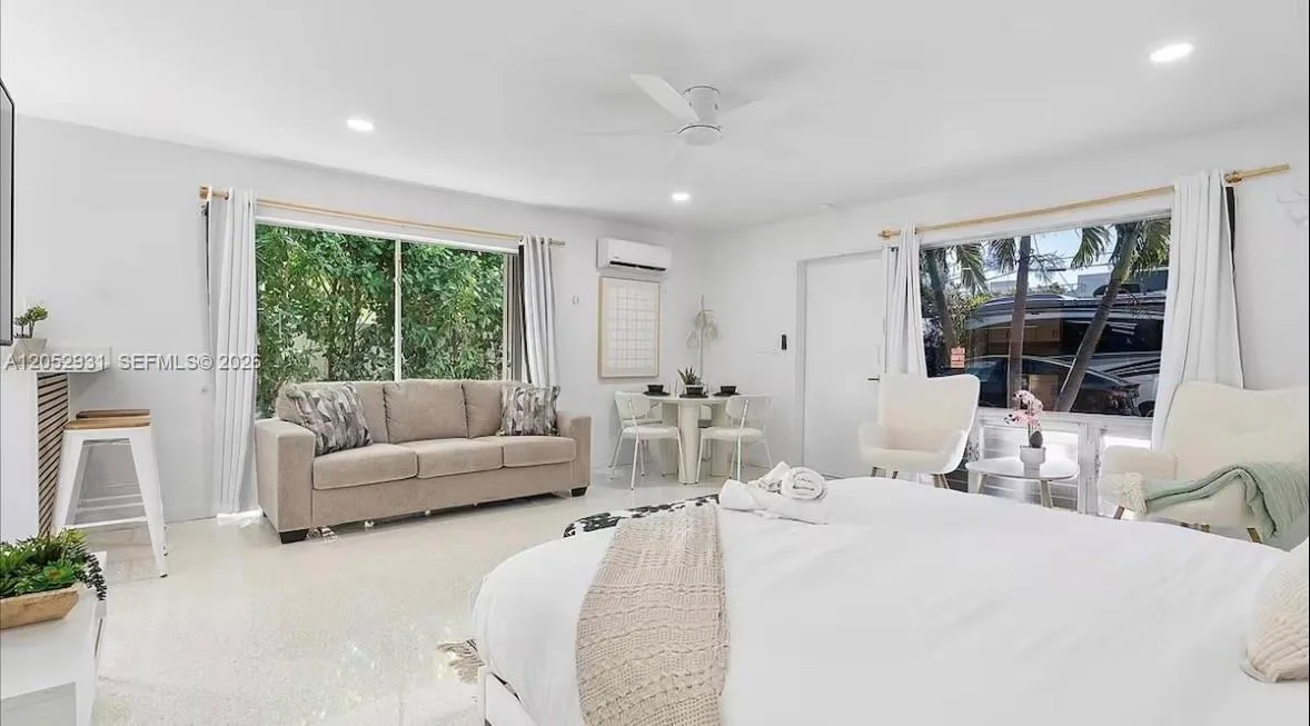 333 Palm St, Hollywood, FL 33019 photo 8