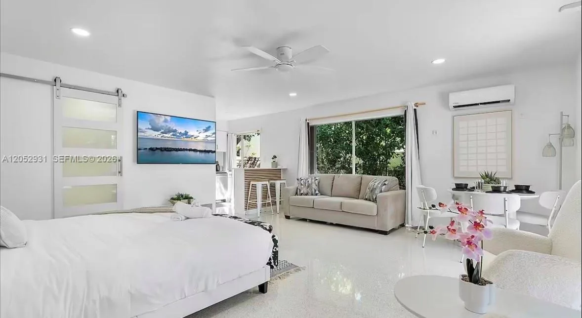 333 Palm St, Hollywood, FL 33019 photo 9