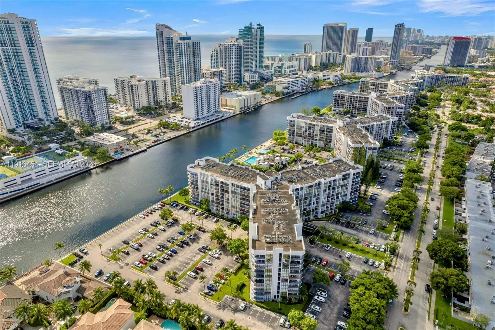 1000 Parkview Dr # 518, Hallandale Beach, FL 33009