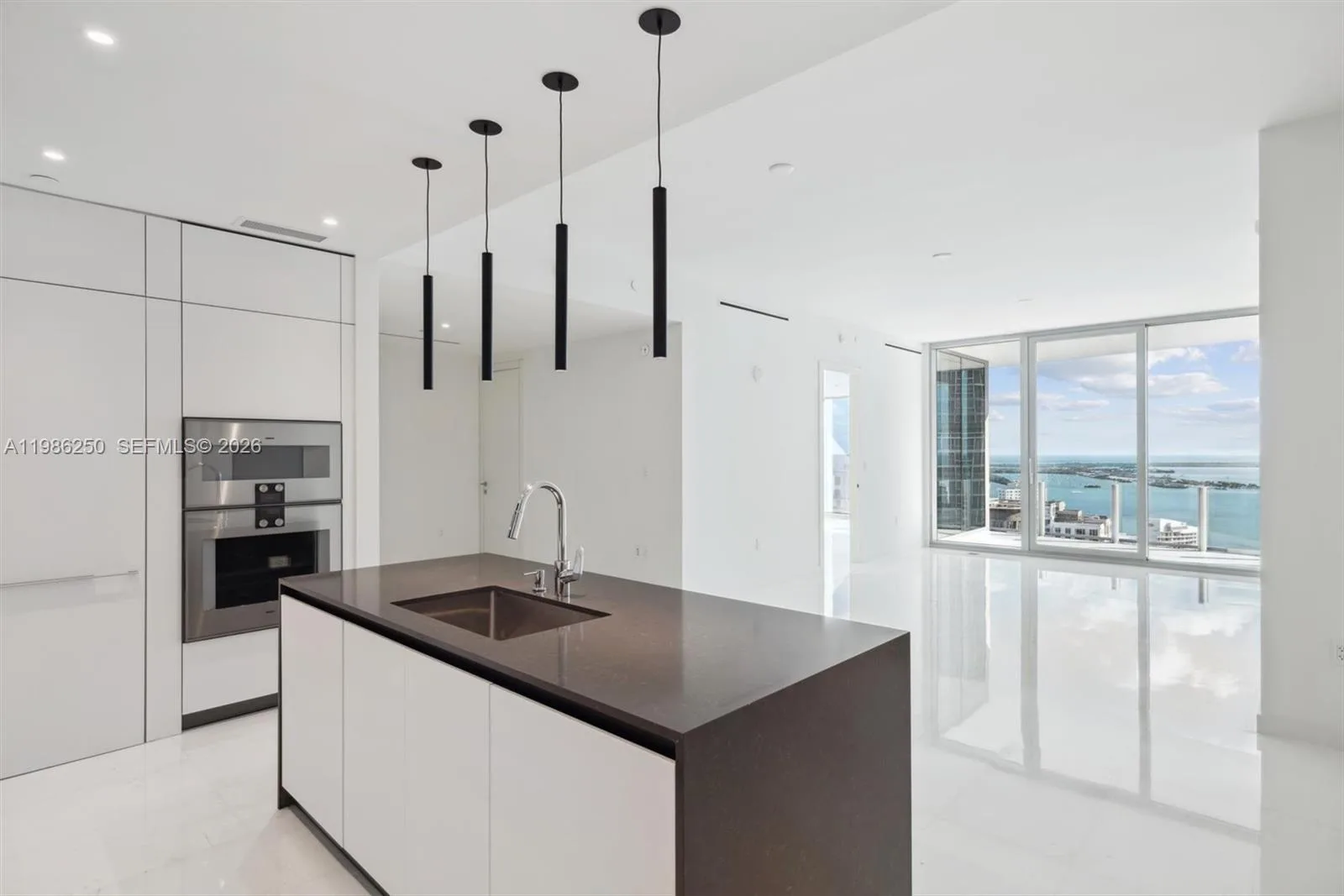 300 Biscayne Boulevard Way # 3805W, Miami, FL 33131 photo 2