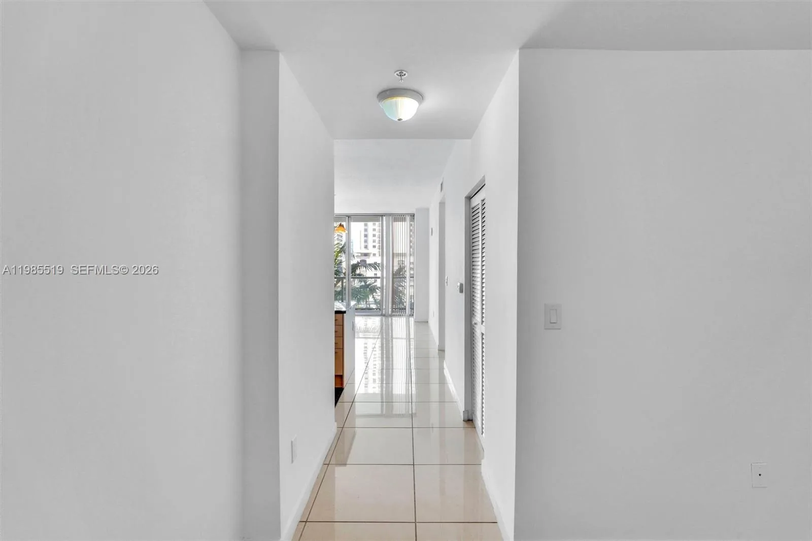 79 SW 12th St # 1210, Miami, FL 33130 photo 2