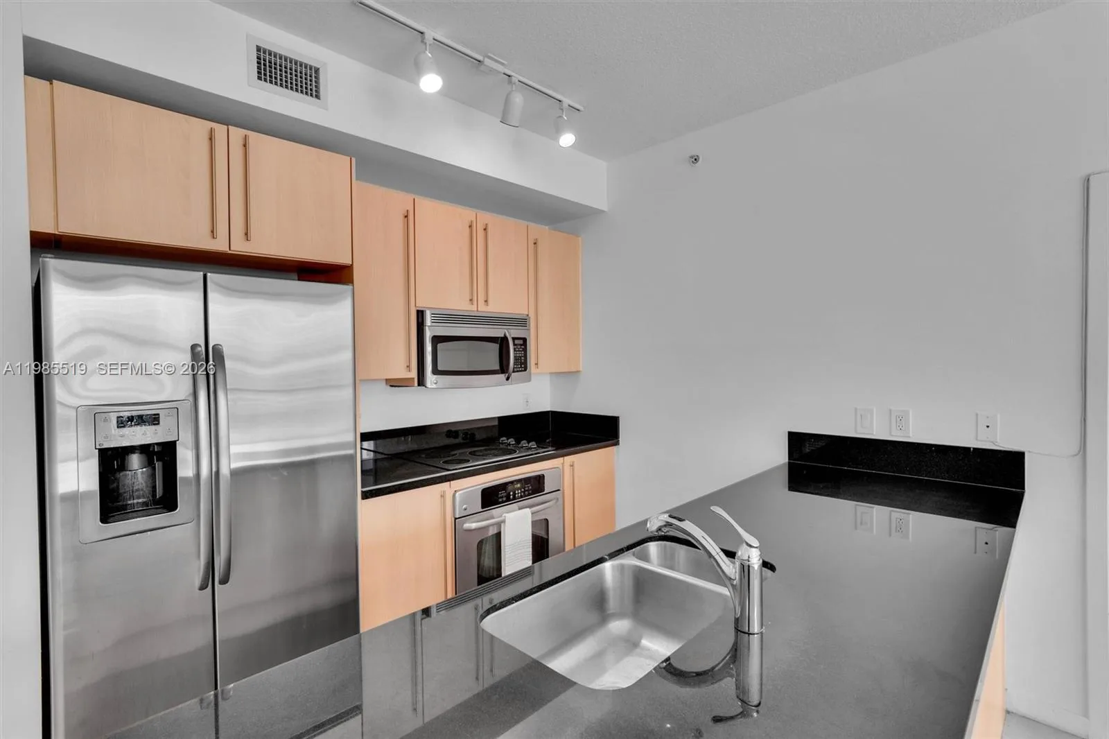 79 SW 12th St # 1210, Miami, FL 33130 photo 3